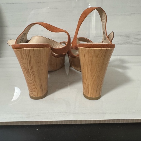 Chinese Laundry Tan Platform Sandals with Cork Sole - Picture 4 of 8